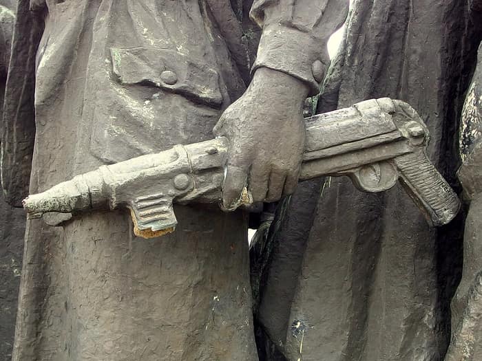 Monumentul Armatei Sovietice din Sofia, grup sculptural