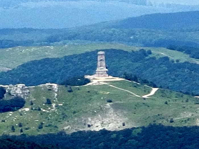 Peisaj montan din zona Balcanului Central, fotografie arhivată sub numele apropiatului Buzludja
