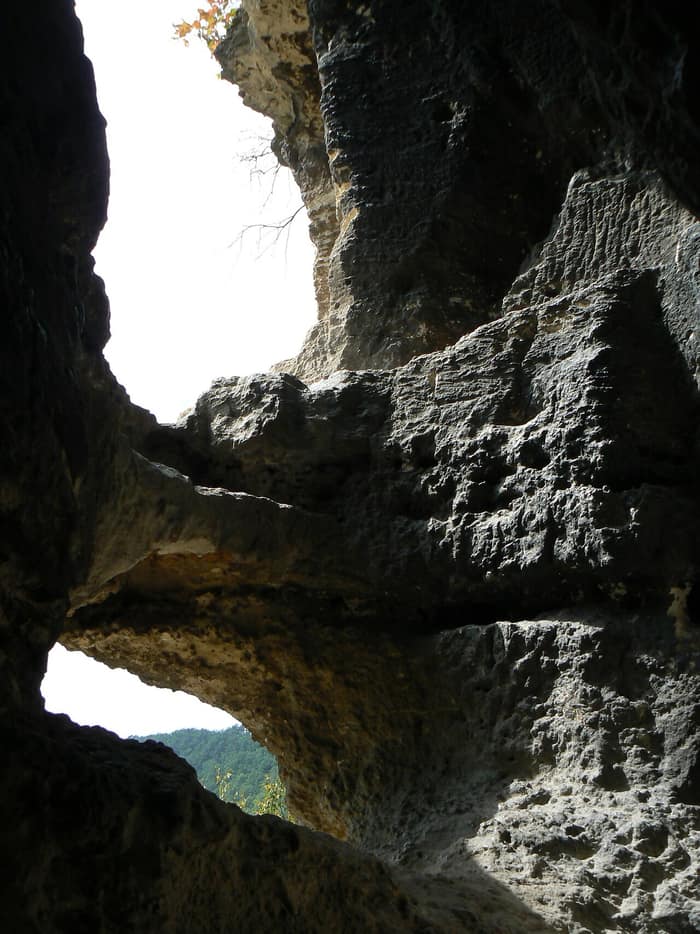 Mănăstirea Albotina, al doilea detaliu al încăperilor din stâncă