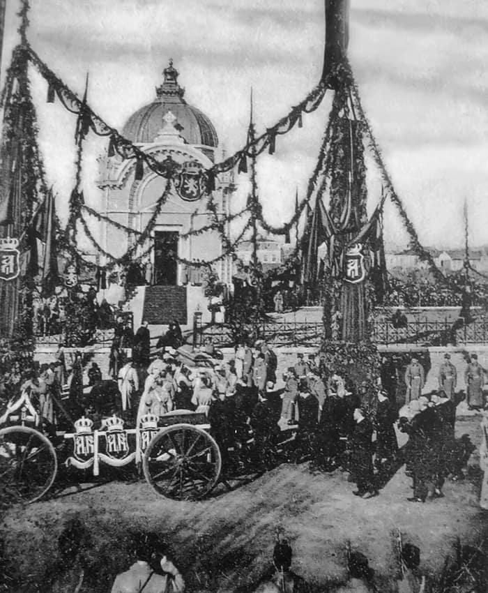 Historische Abbildung des Mausoleums Alexanders von Bulgarien, 1893 (retuschiert, zugeschnitten)
