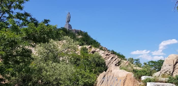 Паметникът „Альоша“ в Пловдив, втора гледка