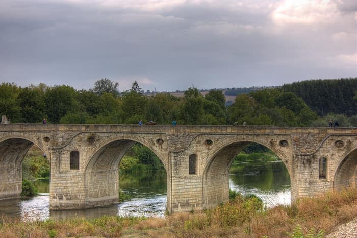 Podul Belenski, podul de piatră în arc peste Iantra, lângă Biala