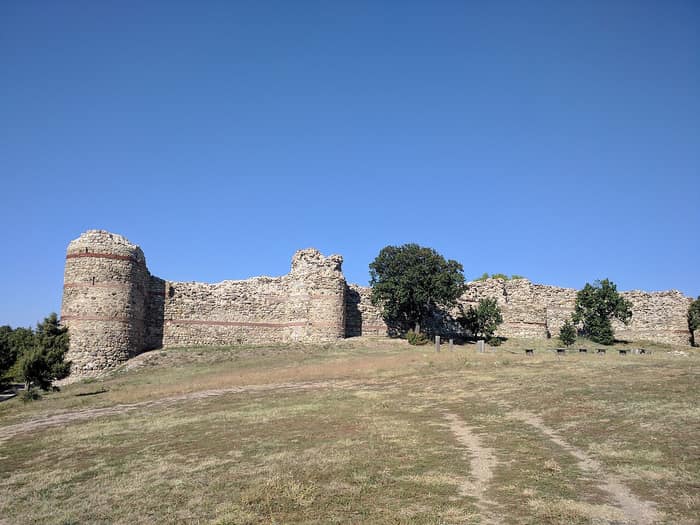 Die Festung Mezek, Ansicht der Mauern