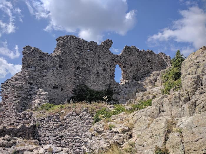 Крепостта Устра край село Устрен, трета гледка