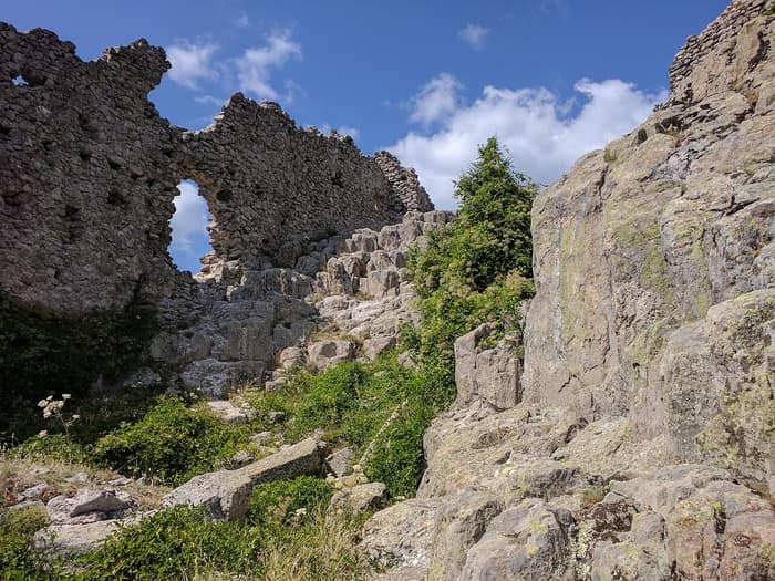 Крепостта Устра край село Устрен, пета гледка