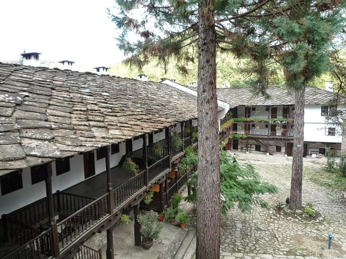 Monaster Trojański, drugi widok na zespół