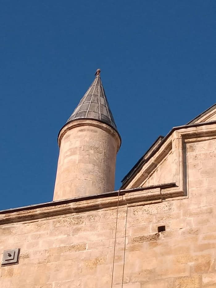 Meczet Ibrahim Paszy w Razgradzie z wnęką dla ptaków w kamiennej ścianie