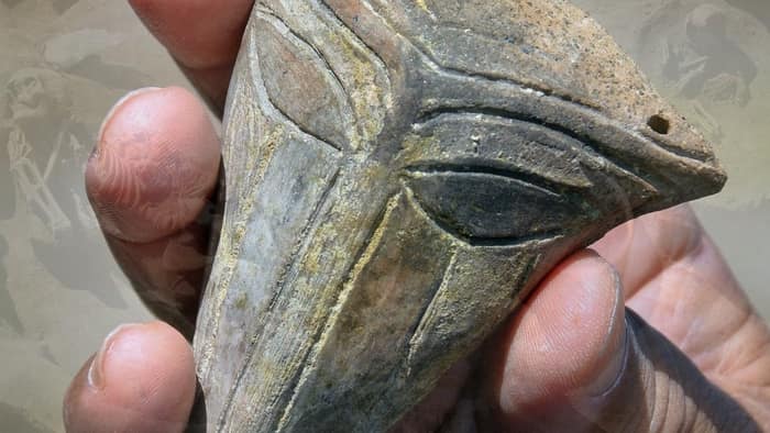 Eine Maske ohne Mund, fotografiert im Zusammenhang mit Solnizata