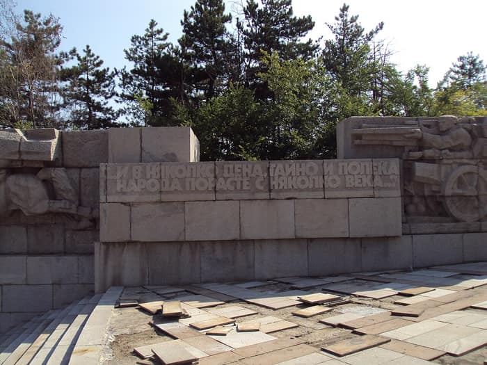 Панагюрище, гледка, свързана с мемориалния хълм, снимка 3
