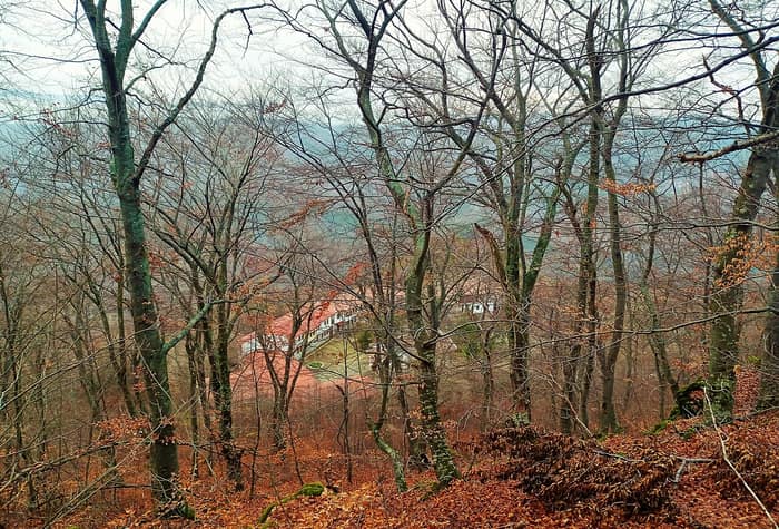 Monastyr Ruen, pierwszy widok