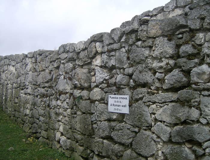 Twierdza Szumen, mur rzymski