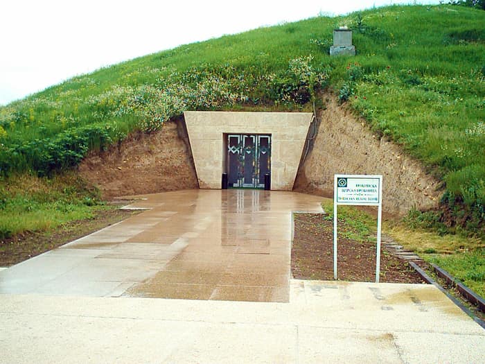 Der Grabhügel (Tumulus) von Sweschtari