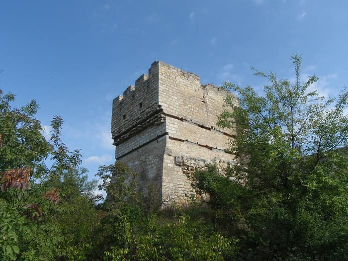 Turnul cetății medievale Cherven