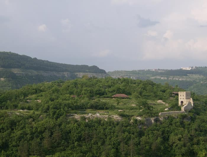 Der Hügel Trapesiza in Weliko Tarnowo