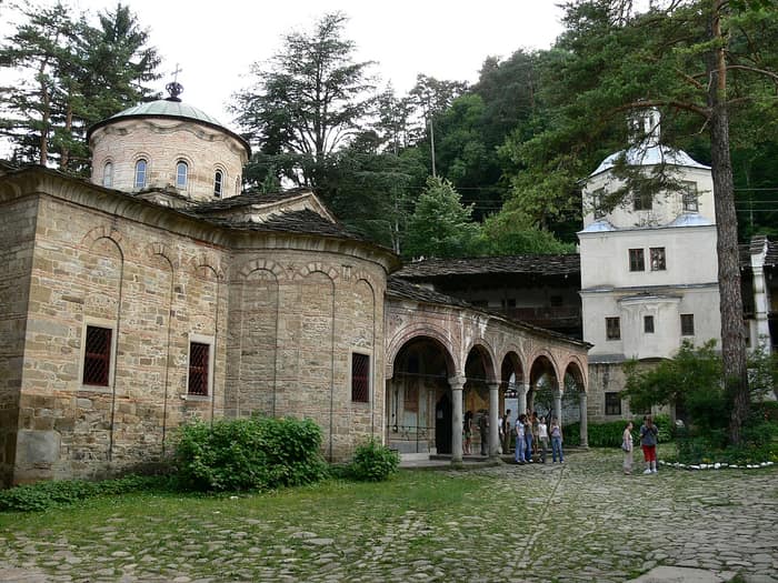 Kloster Trojan im Tal des Tscherni Osam